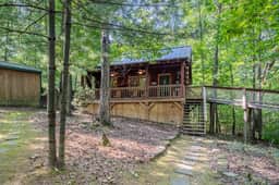 Patoka Cabin Experience with entertainment barn - Image 4